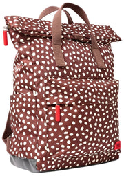 Roka Canfield B Mittelgroßer Rucksack aus recyceltem Canvas – Brauner Fleck
