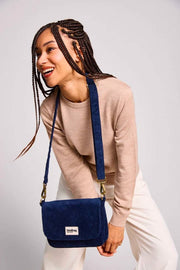 Hindbag Margault Umhängetasche – Samt Marineblau