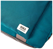 Roka Gatwick Kleine Reisetasche aus recyceltem Canvas – Deep Teal Blue