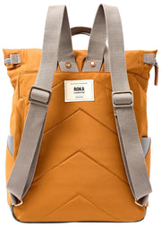 Roka Canfield B Mittelgroßer Rucksack aus recyceltem Nylon – Biskuitbraun