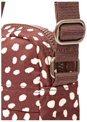 Roka Bond Umhängetasche aus recyceltem Canvas – Brauner Fleck