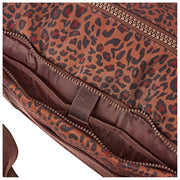Roka Gatwick Mittelgroße Reisetasche aus recyceltem Canvas – Mini Leopard Brown