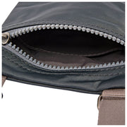 Roka Chelsea XS Umhängetasche aus recyceltem Nylon – Beluga Grey