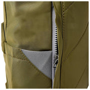 Roka Canfield B Mittelgroßer Rucksack aus recyceltem Nylon – Schnittlauchgrün