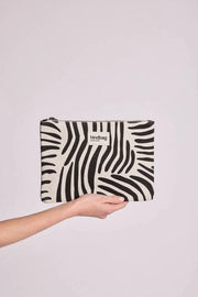 Hindbag Ema Medium Reißverschlusstasche – Zebra Creme