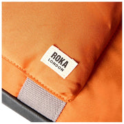 Roka Gatwick Mittelgroße Reisetasche aus recyceltem Canvas – Atomic Orange