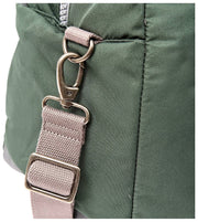 Roka Gatwick Mittelgroße Reisetasche aus recyceltem Canvas – Thunderstorm Green