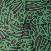 Roka Waterloo Regenschirm aus recyceltem Nylon – Artischockengrün