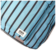 Roka Gatwick Kleine Reisetasche aus recyceltem Canvas – Blau gestreift