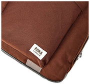 Roka Gatwick Kleine Reisetasche aus recyceltem Canvas – Schokoladenbraun