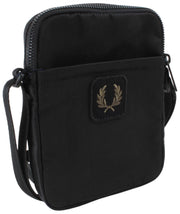 Fred Perry Kleine Seitentasche aus Crinkle-Nylon – Schwarz