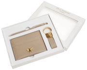 Alice Wheeler London Bow Kartenhalter, Schlüsselanhänger und Stift, luxuriöses Geschenkset – Steinbeige