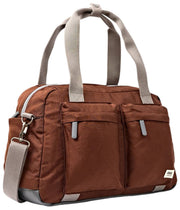 Roka Gatwick Kleine Reisetasche aus recyceltem Canvas – Schokoladenbraun