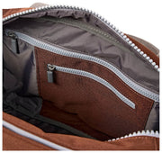 Roka Gatwick Kleine Reisetasche aus recyceltem Canvas – Schokoladenbraun