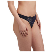 Skarlett Blue Entice Spitzen-Tanga vorne – Schwarz/Mitternachtsmarine