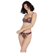 Skarlett Blue Entice Spitzen-Tanga vorne – Majestic/Nylon Tan