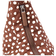 Roka Belsize mittelgroße Umhängetasche aus Baumwollcanvas – Brown Dot