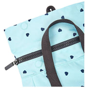 Roka Canfield B Kleiner Rucksack aus recyceltem Canvas – Herzmuster blau
