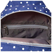 Roka Willesden Große Umhängetasche aus recyceltem Canvas – Navy Polka Dot