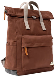 Roka Canfield B Mittelgroßer Rucksack aus recyceltem Nylon – Rocky Road Brown