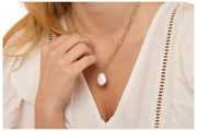 Pearls of the Orient Klobige Halskette mit Keishi-Perlenanhänger – Gold/Weiß