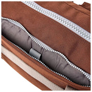 Roka Gatwick Kleine Reisetasche aus recyceltem Canvas – Schokoladenbraun