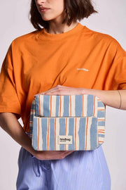 Hindbag Alix Extra große Kulturtasche – Orange/Blau gestreift