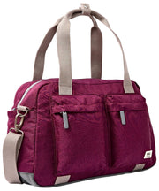 Roka Gatwick Kleine Reisetasche aus recyceltem Canvas – Kirschlackrot