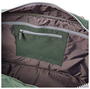 Roka Gatwick Mittelgroße Reisetasche aus recyceltem Canvas – Thunderstorm Green