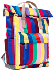 Roka Canfield B Mittelgroßer Rucksack aus recyceltem Canvas – breiter, bunter Streifen