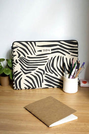 Hindbag Ava Kleine 13-Zoll-Laptoptasche – Ecru Zebra