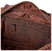 Roka Gatwick Kleine Reisetasche aus recyceltem Canvas – Mini Leopard Brown