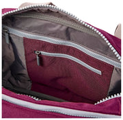 Roka Gatwick Kleine Reisetasche aus recyceltem Canvas – Kirschlackrot