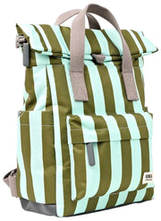 Roka Canfield B Kleiner Rucksack aus recyceltem Canvas – Moos gestreift/blau