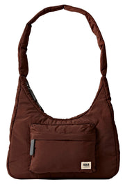 Roka Kleine Belsize-Handtasche aus recyceltem Taslon – Schokoladenbraun