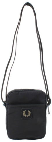 Fred Perry Kleine Seitentasche aus Crinkle-Nylon – Schwarz