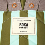 Roka Canfield B Kleiner Rucksack aus recyceltem Canvas – Moos gestreift/blau