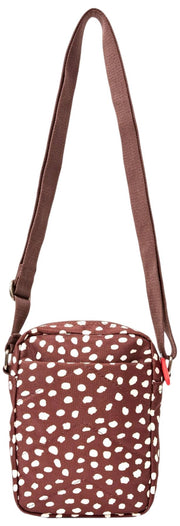 Roka Bond Umhängetasche aus recyceltem Canvas – Brauner Fleck