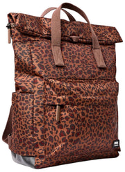 Roka Canfield B Mittelgroßer Rucksack aus recyceltem Canvas – Mini Leopard Brown