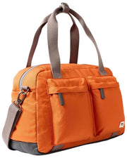 Roka Gatwick Kleine Reisetasche aus recyceltem Canvas – Atomic Orange