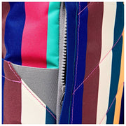 Roka Canfield B Mittelgroßer Rucksack aus recyceltem Canvas – breiter, bunter Streifen
