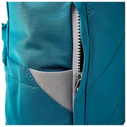 Roka Canfield B Mittelgroßer Rucksack aus recyceltem Nylon – Nordseeblau