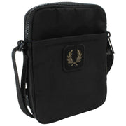 Fred Perry Kleine Seitentasche aus Crinkle-Nylon – Schwarz