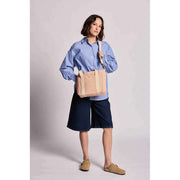 Hindbag Louise Square Woven Umhängetasche – Korallenrosa
