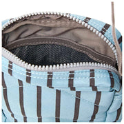 Roka Bond Umhängetasche aus recyceltem Canvas – Blau gestreift