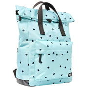 Roka Canfield B Mittelgroßer Rucksack aus recyceltem Canvas – Blau/Blaue Herzen