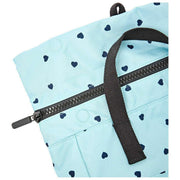Roka Canfield B Mittelgroßer Rucksack aus recyceltem Canvas – Blau/Blaue Herzen