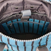 Roka Canfield B Kleiner Rucksack aus recyceltem Canvas – Blau gestreift