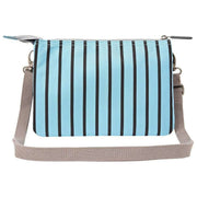 Roka Carnaby XL Umhängetasche aus recyceltem Canvas – Blau gestreift