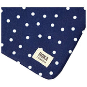 Roka Carnaby XL Umhängetasche aus recyceltem Canvas – Marineblau gepunktet